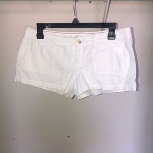 White Hollister shorts